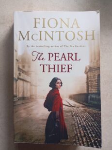 The Pearl Thief By Fiona McIntosh (Large Paperback, 2023)